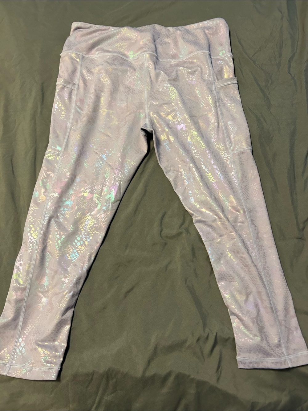 Constantly Varied Gear Iridescent Lavender Mermaid Scale Active Leggings size L